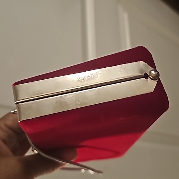 Vintage Velvet Bag w/Chain Handle, Blood Red, Metal Clasp Pull Up-Down Closure - Picture 6 of 7